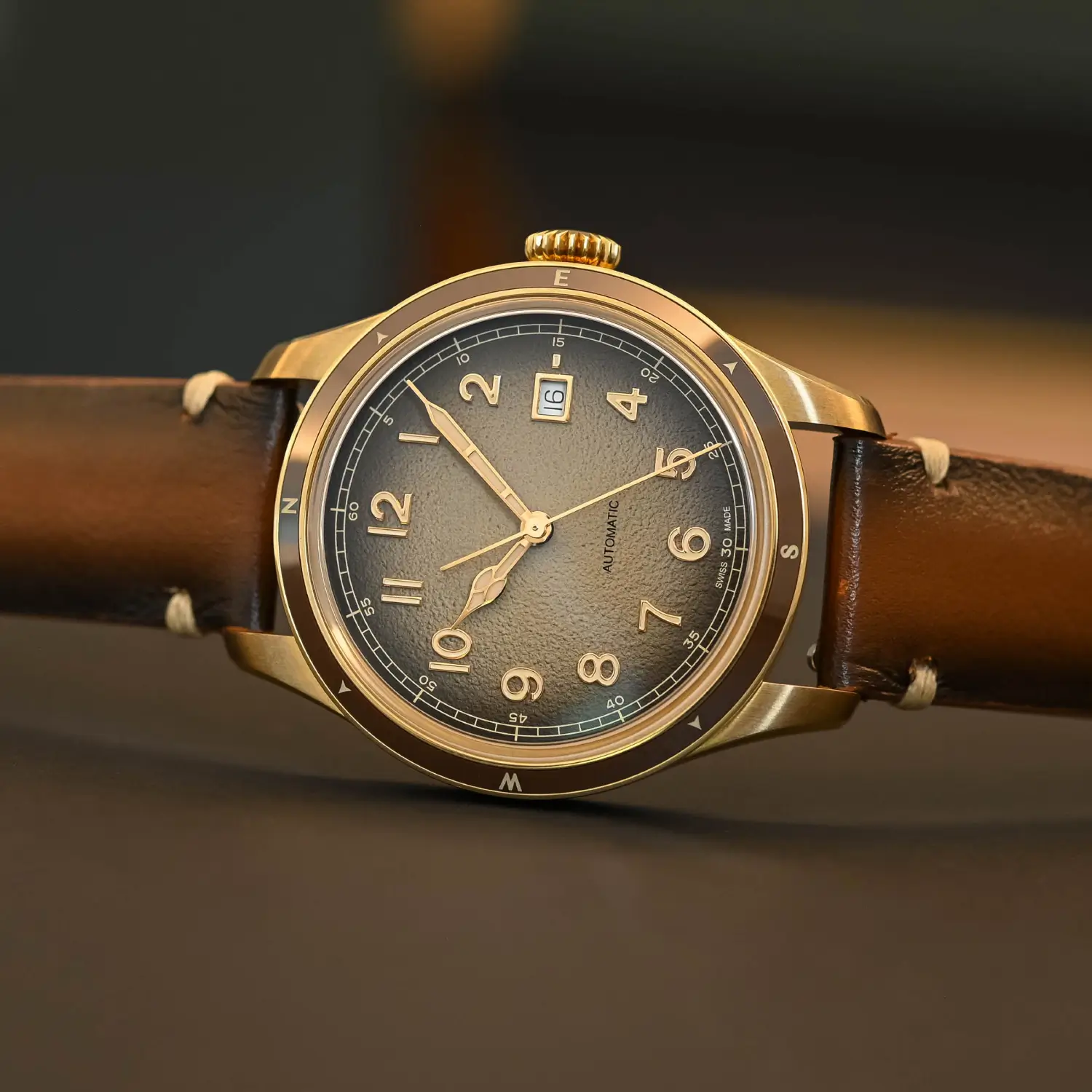Aluminium bronze watch case with a golden hue and slow, uniform patina